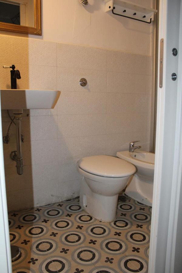 Monohouse Apartment เนเปิลส์ ภายนอก รูปภาพ